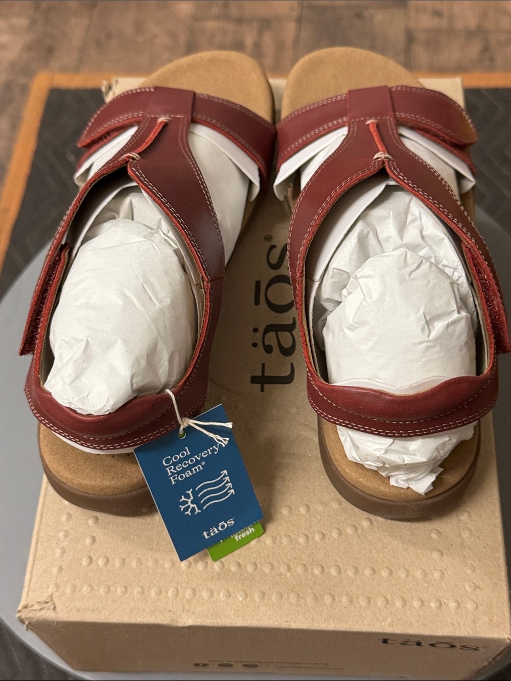 Taos Womens sandals (style) THE SHOW/ (color) CHERRY RED - Picture 6 of 12